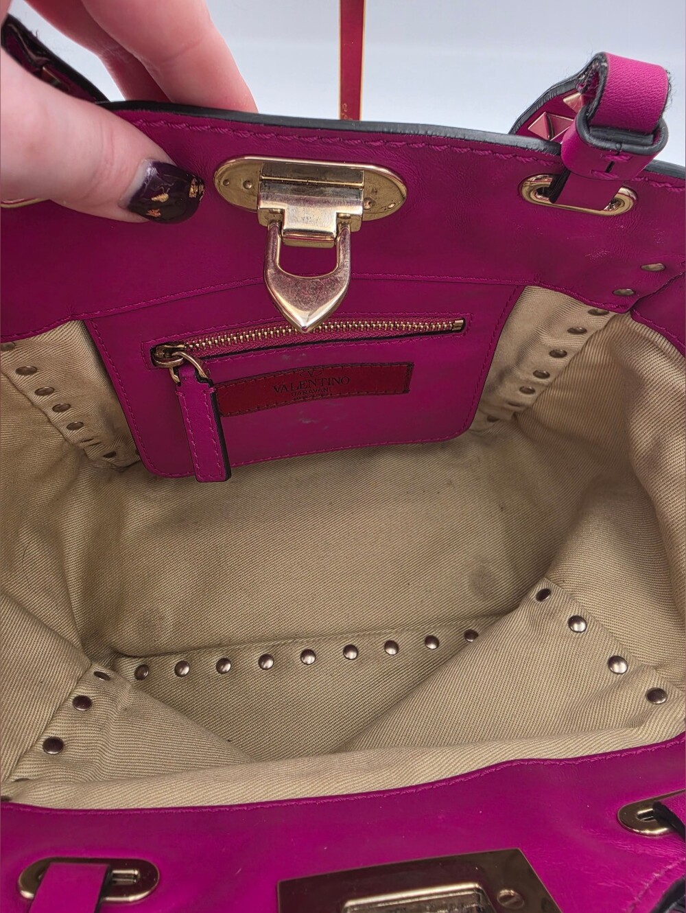 Valentino Garavani Fushia Rock Stud 2-Way Small Tote Gold Hardware (EUC)COA💖 - Picture 5 of 11